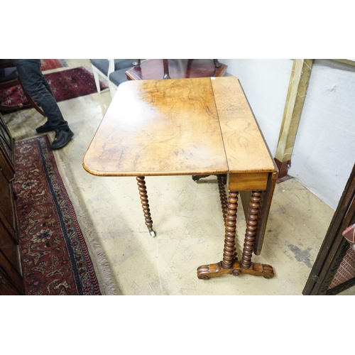 7 - A Victorian figured walnut Sutherland table on bobbin turned under frame, length 120cm extended, wid... 