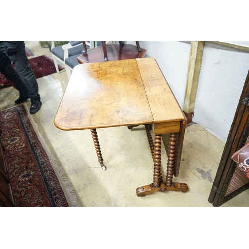 7 - A Victorian figured walnut Sutherland table on bobbin turned under frame, length 120cm extended, wid... 