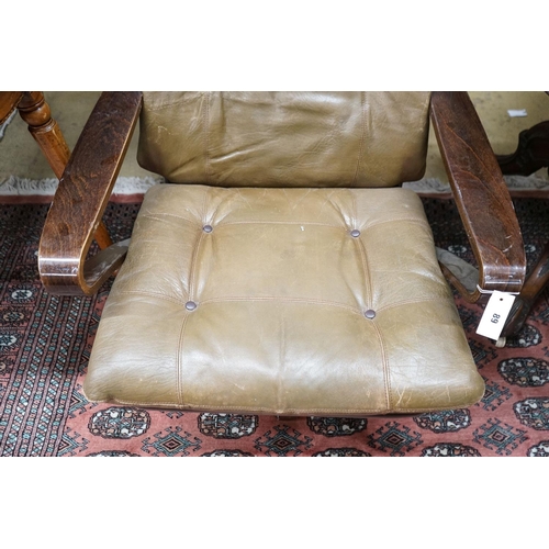 89 - A mid century swivel chair with leather cushion upholstery, width 77cm, depth 75cm, height 94cm... 