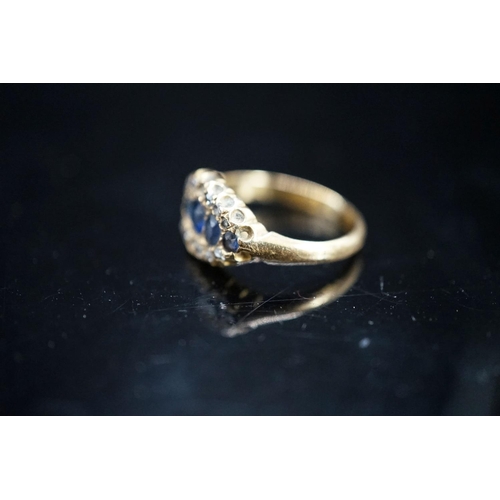 967 - An early 20th century 18ct gold, graduated five stone sapphire and rose cut diamond set cluster ring... 