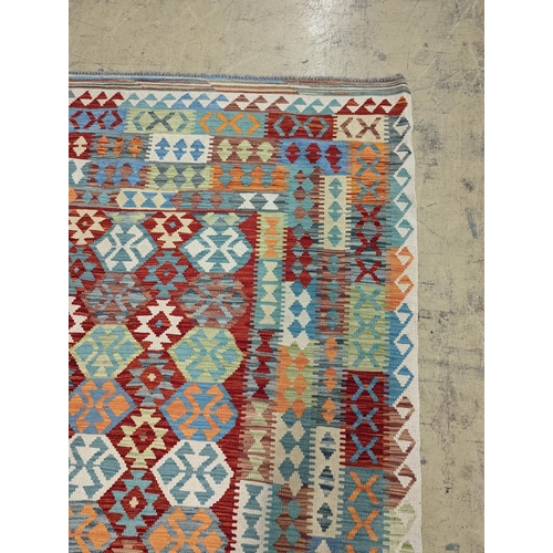 124 - An Anatolian Kilim flatweave carpet, 390 x 300cm