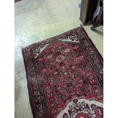 169 - A Hamadan red ground rug, 190 x 82cm