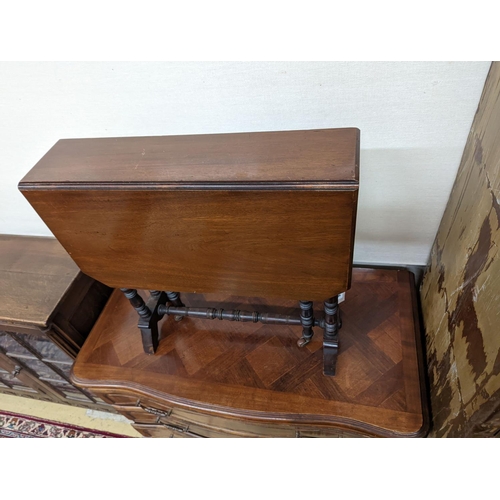 24 - A mahogany Sutherland table. W-60cm, D-75cm, H-61cm.