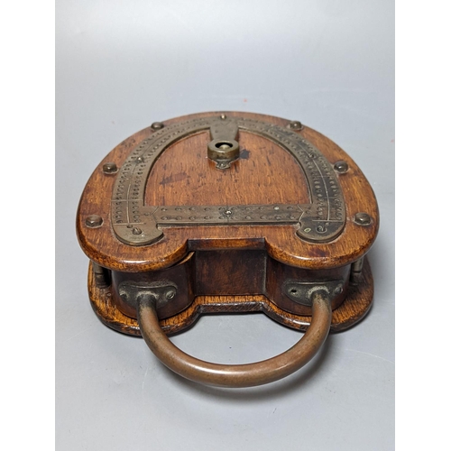 289 - An unusual oak padlock-shaped cribbage board 22cm