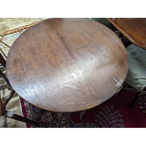 40 - A George III circular oak tilt top tea table, diameter 86cm, height 71cm