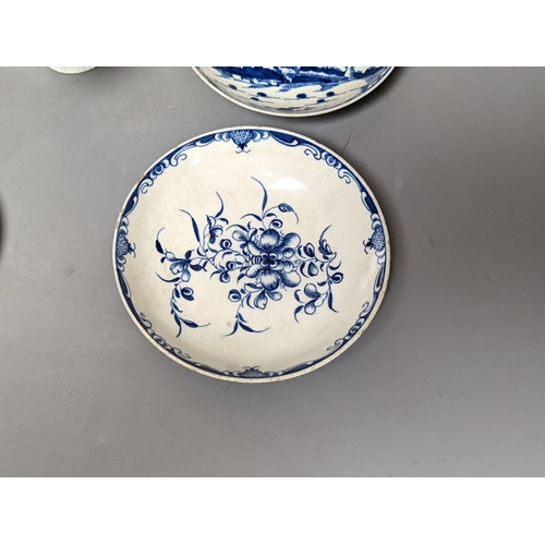 481 - A Worcester blue and white sauceboat, two tea bowls and saucers  and single saucer. (7)