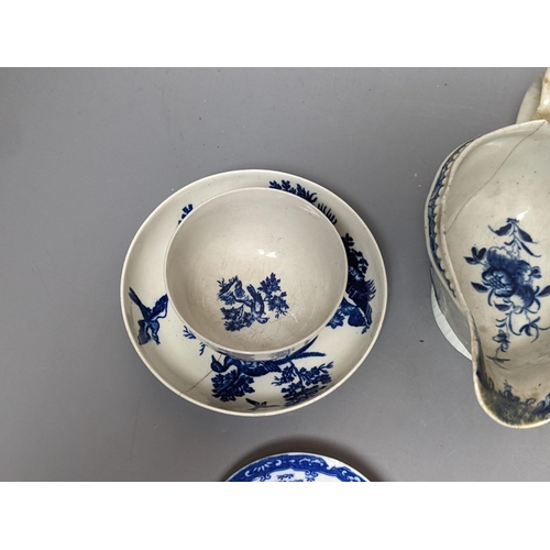 481 - A Worcester blue and white sauceboat, two tea bowls and saucers  and single saucer. (7)