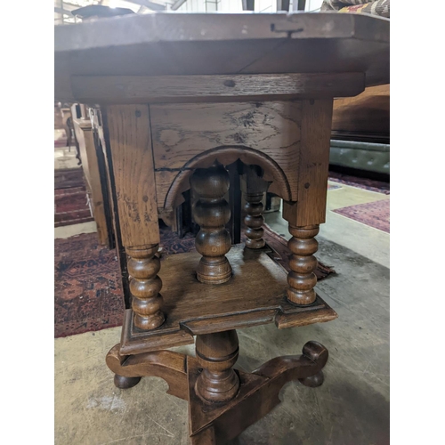 54 - An early 20th century circular oak tripod book table, diameter 60cm, height 69cm