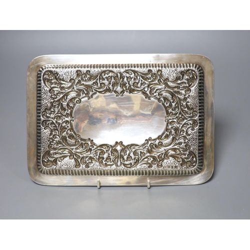 842 - A late Victorian repousse silver rectangular dressing table tray, Joseph Gloster, Birmingham, 1899, ... 