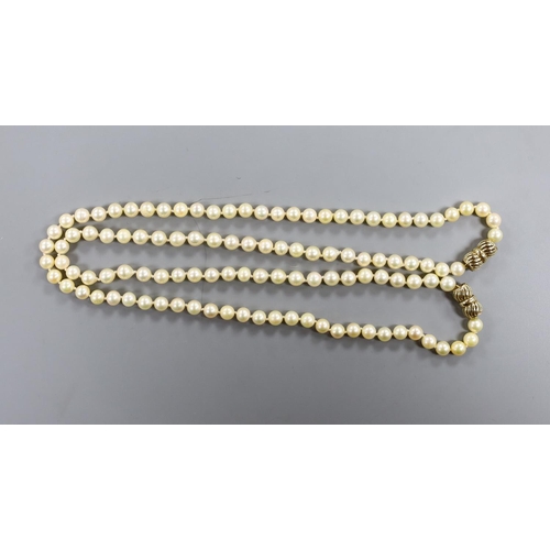 889 - Two single strand cultured pearl necklaces, with 9ct clasps, (can be worn as one), overall 88cm.... 