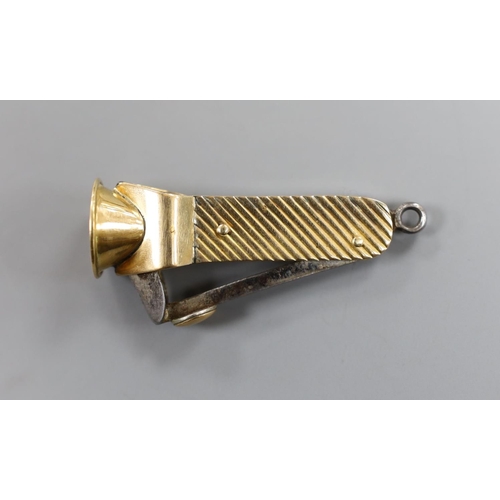 911 - An early 20th century 18ct gold mounted cigar cutter, 56mm.