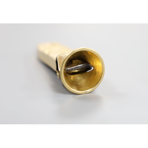 911 - An early 20th century 18ct gold mounted cigar cutter, 56mm.