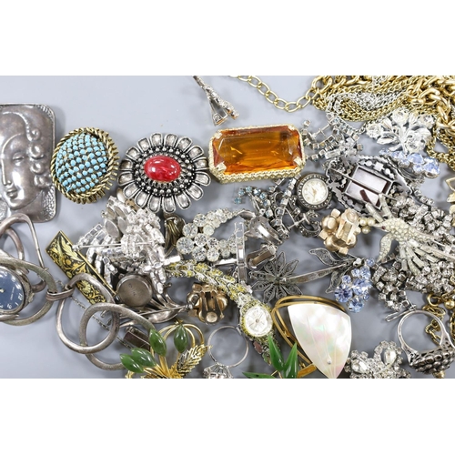 915 - Assorted costume jewellery, including paste set brooches, necklace and earrings, Art Deco white meta... 