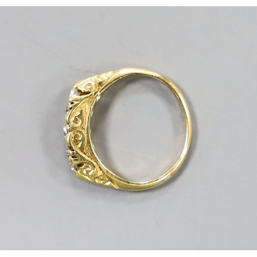 926 - An early 20th century 19ct gold and graduated five stone diamond set half hoop ring, size G, gross w... 