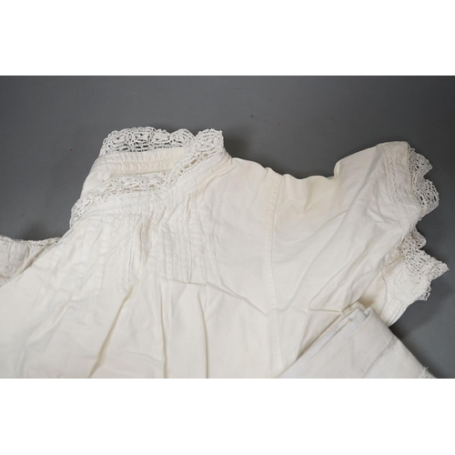 1376 - A quantity of linen