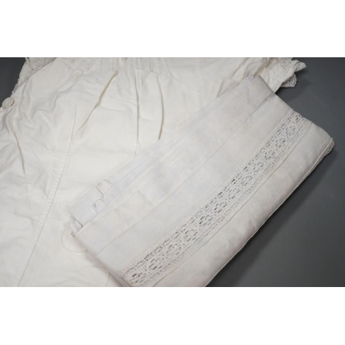 1376 - A quantity of linen