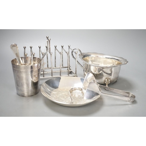 1419 - Assorted plated items.