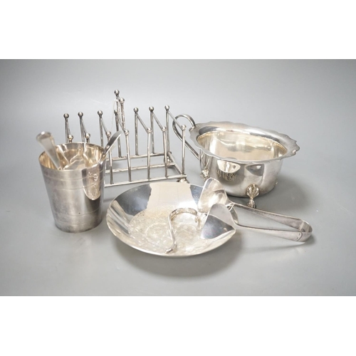 1419 - Assorted plated items.