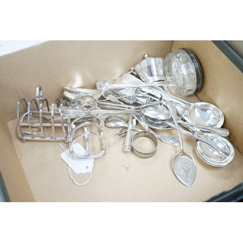 1419 - Assorted plated items.