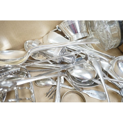 1419 - Assorted plated items.
