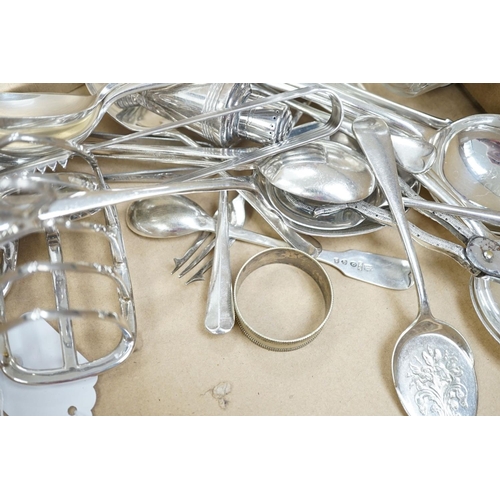 1419 - Assorted plated items.
