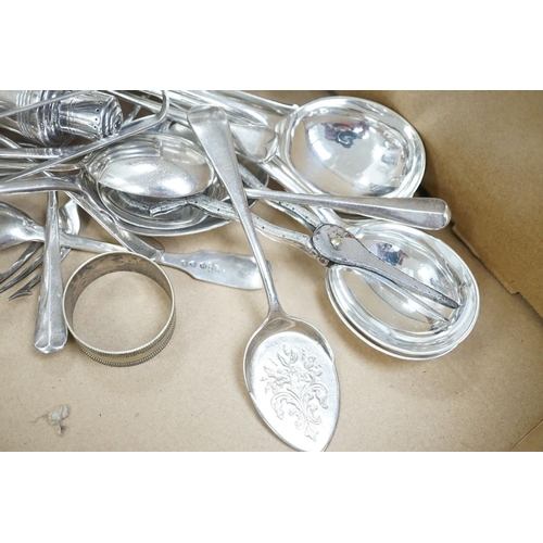 1419 - Assorted plated items.