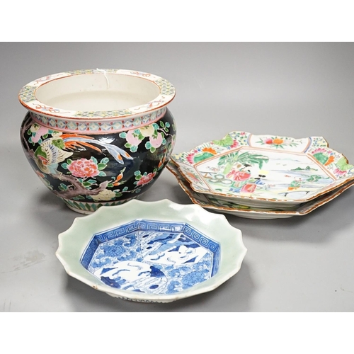 1424 - Three late 19th century Japanese porcelain dishes and a jardiniere, 19 cms high.