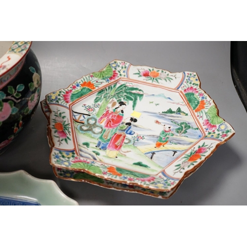 1424 - Three late 19th century Japanese porcelain dishes and a jardiniere, 19 cms high.