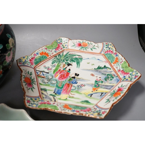 1424 - Three late 19th century Japanese porcelain dishes and a jardiniere, 19 cms high.