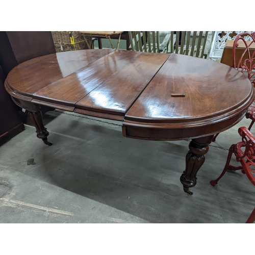 1051 - A Victorian mahogany extending dining table, length 170cm extended (two spare leaves), width 119cm, ... 