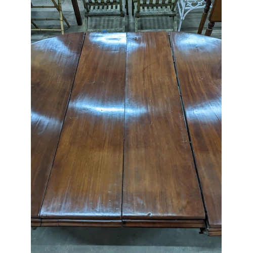 1051 - A Victorian mahogany extending dining table, length 170cm extended (two spare leaves), width 119cm, ... 