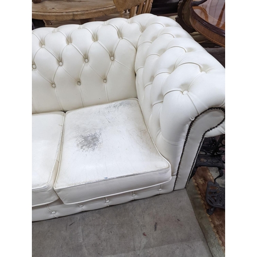 1085 - A Victorian style buttoned white leather Chesterfield settee, length 190cm, depth 86cm, height  72cm... 