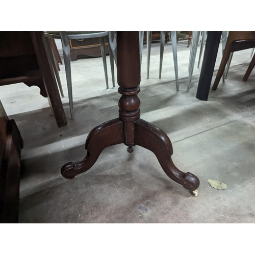 1122 - A Victorian circular mahogany tripod tea table, diameter 88cm, height 73cm