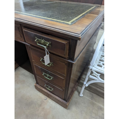 1127 - A late Victorian walnut pedestal desk, length 122cm, depth 68cm, height 76cm