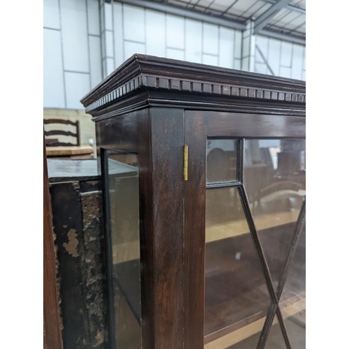 1143 - A reproduction George III style glazed mahogany two door display cabinet, width 108cm, depth 40cm, h... 