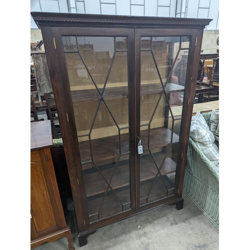 1143 - A reproduction George III style glazed mahogany two door display cabinet, width 108cm, depth 40cm, h... 