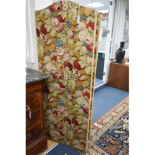 1166 - An early 20th century floral fabric four fold dressing screen, each panel width 67cm, height 176cm... 