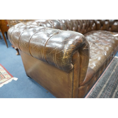 1193 - An early 20th century Chesterfield settee upholstered in deep buttoned brown leather, length 200cm, ... 