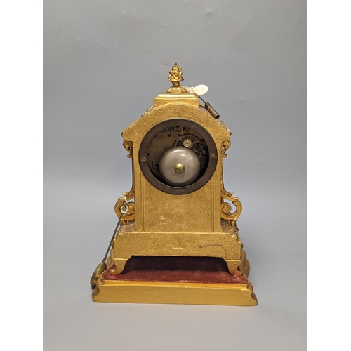 1264 - A 19th century gilt metal mantel clock on plinth with key and pendulum 30cm