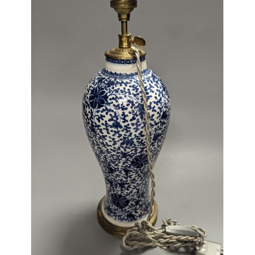 1274 - An 18th/19th century Chinese blue and white vase later mounted as a lamp, total height 34cm... 