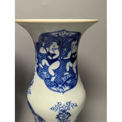 1289 - A pair of Chinese blue and white vases on stands and 6 further wood stands. Vases 35cm