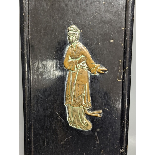 1299 - A Japanese lacquer tray and a similar ‘geisha’ plaque