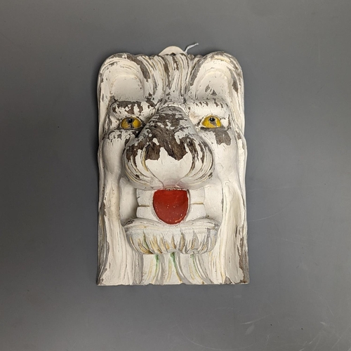 1315 - A hand carved painted wood lions head wall mount 24cm