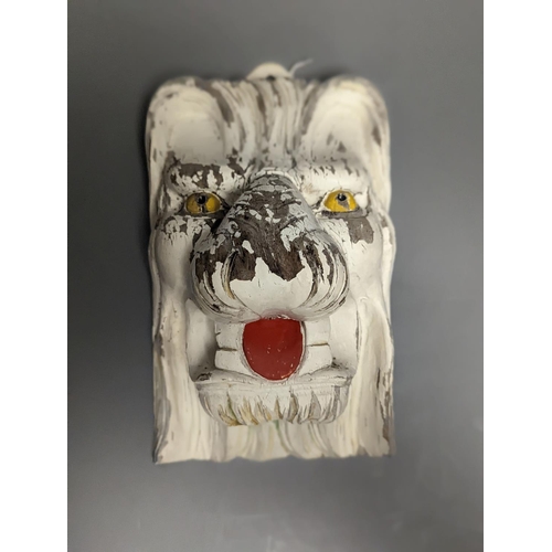 1315 - A hand carved painted wood lions head wall mount 24cm