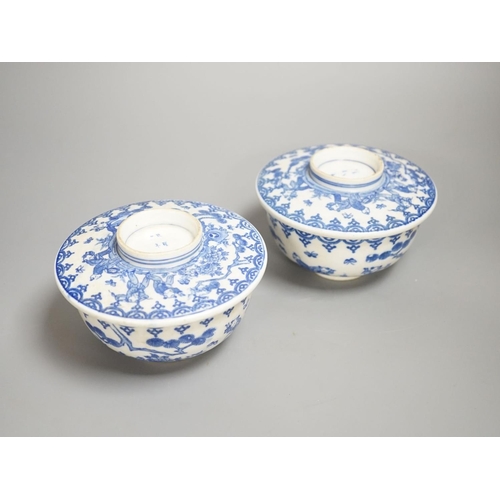 1341 - A pair of Japanese underglaze blue rice dishes and covers,Cover 13 cms diameter.