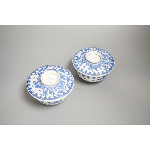 1341 - A pair of Japanese underglaze blue rice dishes and covers,Cover 13 cms diameter.