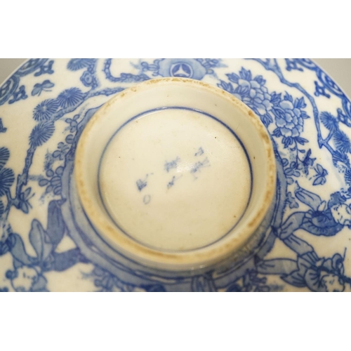 1341 - A pair of Japanese underglaze blue rice dishes and covers,Cover 13 cms diameter.