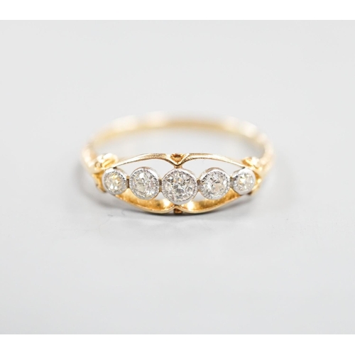 1880 - An 18ct and graduated five stone millegrain set diamond ring, size U/W, gross 2.6.