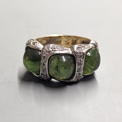 1956 - A modern 585 yellow metal, three stone green cabochon and diamond chip set dress ring, size N/O, gro... 