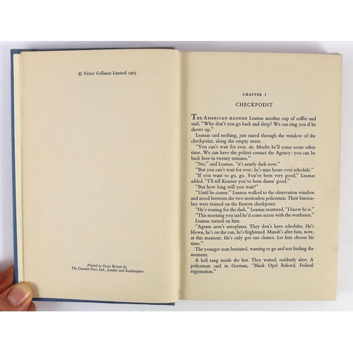 146 - ° ° Le Carre, John - The Spy Who Came In From the Cold, 1st edition, 8vo, in unclipped d/j, with spi... 